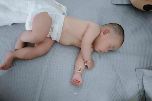 张掖宝宝脚心出汗怎么回事